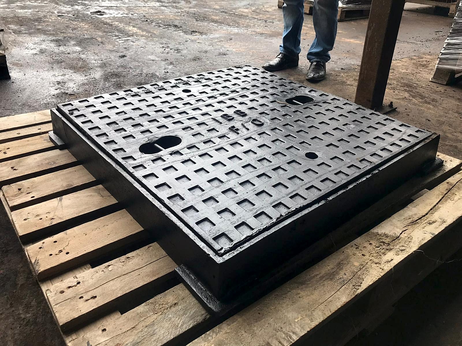 Sfero Döküm Kare Kapaklar